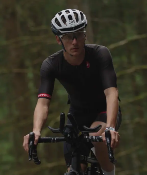 Mathieu Thullier à vélo pendant sa préparation de l'IRONMAN